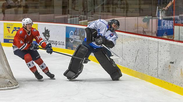 2. liga, skupina západ (nadstavba B, 3. kolo): SHC Klatovy (na snímku hráči v červených dresech) - HC Benátky nad Jizerou 5:4 po prodloužení.