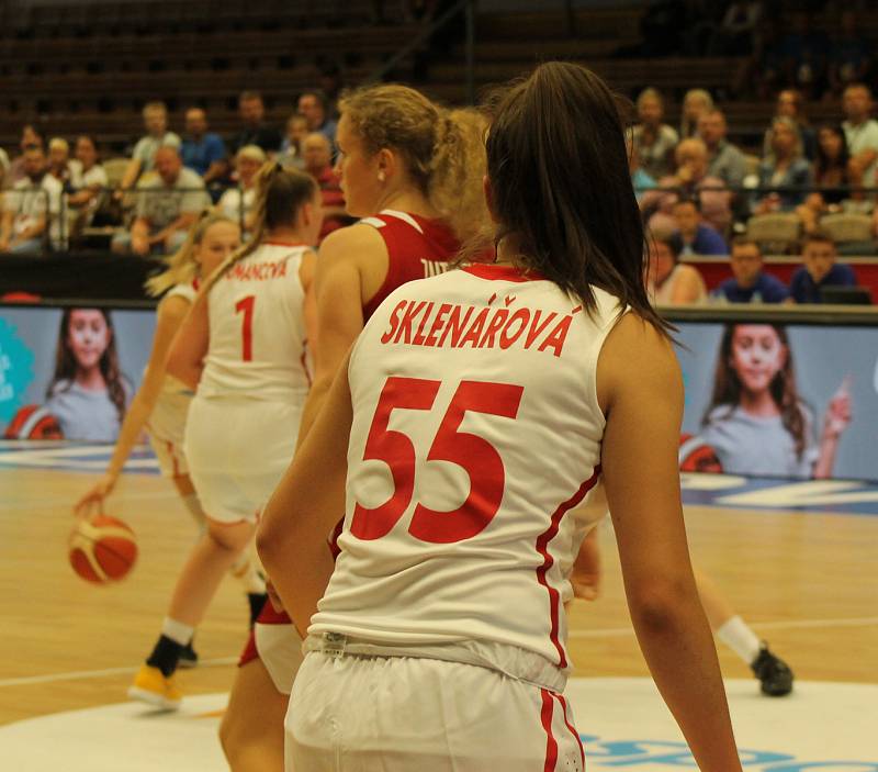 ME U20 v basketbalu: Česko (v bílém) vs. Rusko