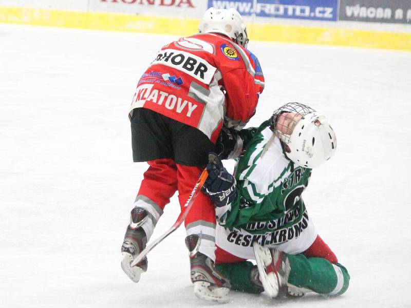 Liga mladších žáků: HC Klatovy (v červeném) - HC Český Krumlov 4:5.