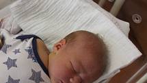 Lucas Zelenka ze Sušice se narodil v klatovské porodnici 15. června v 9:58 hodin rodičům Evě a Milanovi. Jejich prvorozené miminko vážilo 3960 g a měřilo 54 cm.