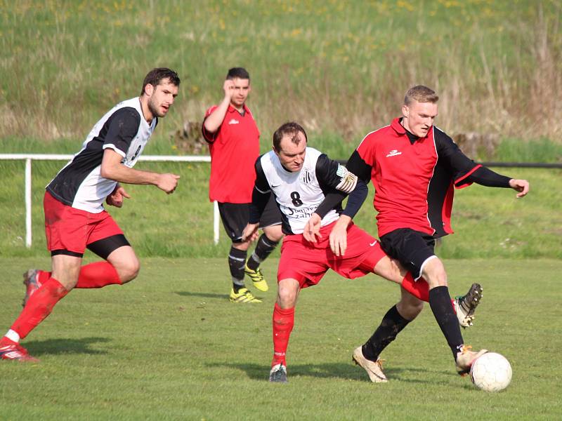 Fotbal, okresní přebor:  Vrhaveč (bílí) - Nezamyslice