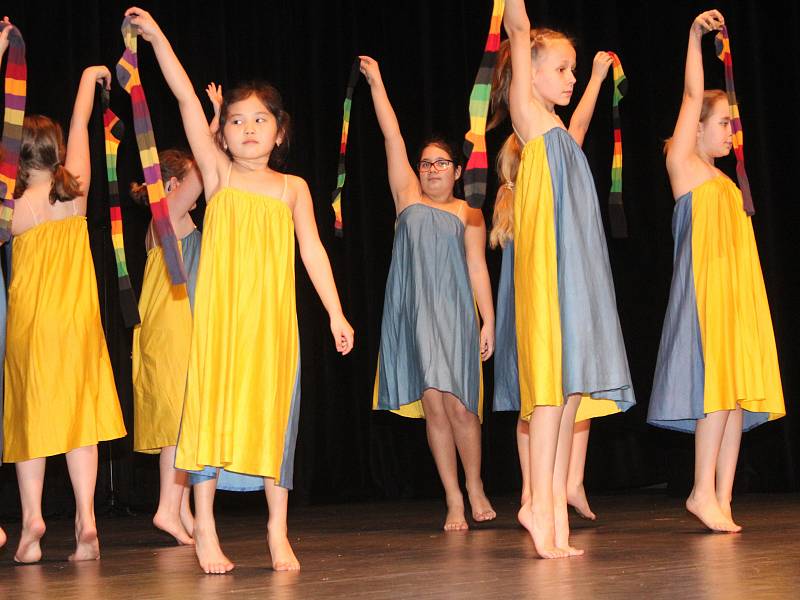V divadle v Klatovech se v úterý 21. března konala Krajská přehlídka dětského scénického tance.