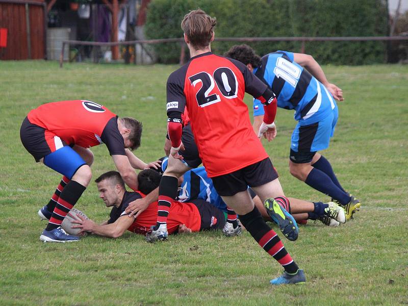 Rugby Šumava Nýrsko (na archivním snímku hráči v oranžových dresech).