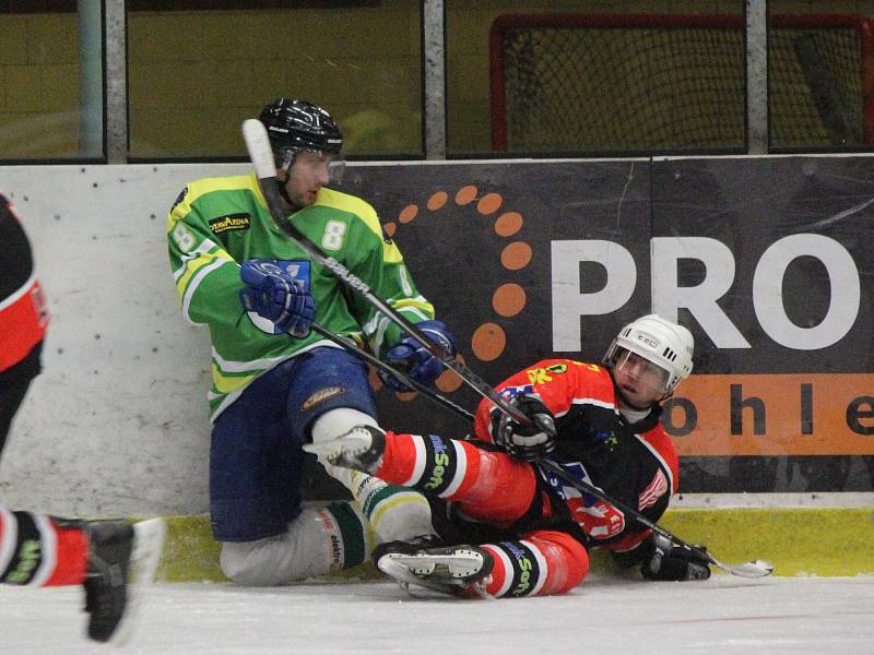 Strakonický hokejový přebor 2017/2018: semifinále play-off Luby (černooranžové dresy) - Drahonice