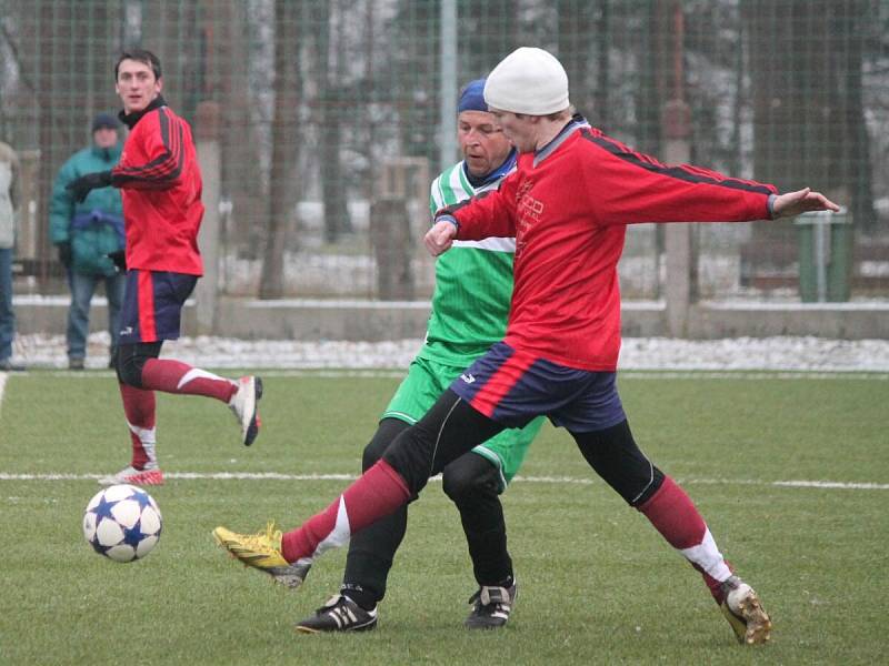 Zimní turnaj v Sušici: Mochtín (v červeném) - Strážov 3:0.