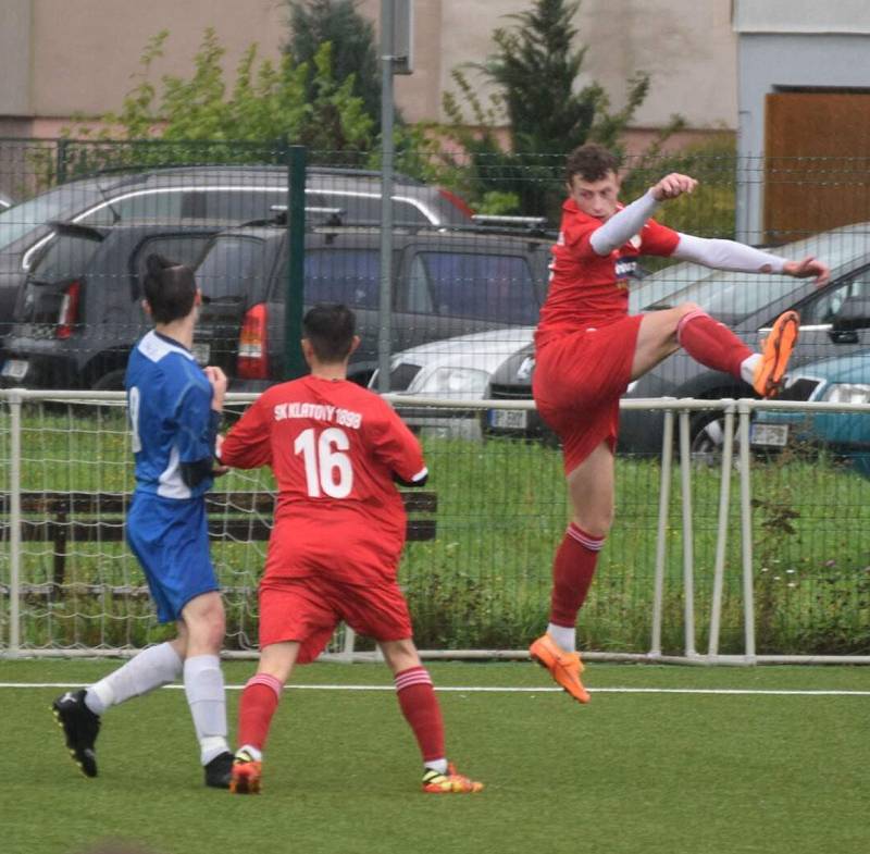 5. kolo krajské I. B třídy (skupina B): SK Klatovy 1898 B (na snímku fotbalisté v červených dresech) - TJ Sokol Štěnovice (modří) 6:1.