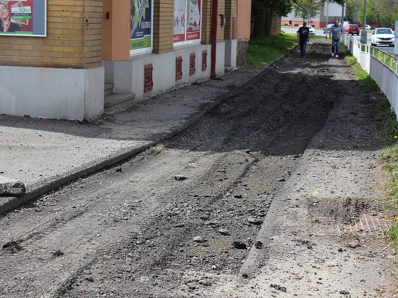 Opravy chodníků v Plzeňské ulici v Klatovech.