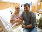 DIANA BÍLÁ z Nýrska se narodila v klatovské porodnici 29. října v 18.51 hodin (3130 g, 52 cm). Rodiče Jana a Lukáš věděli, že čekají holčičku, kterou přivítali na porodním sále společně. Ze sestřičky mají radost také Lukáš (9) a Tobiáš (3).