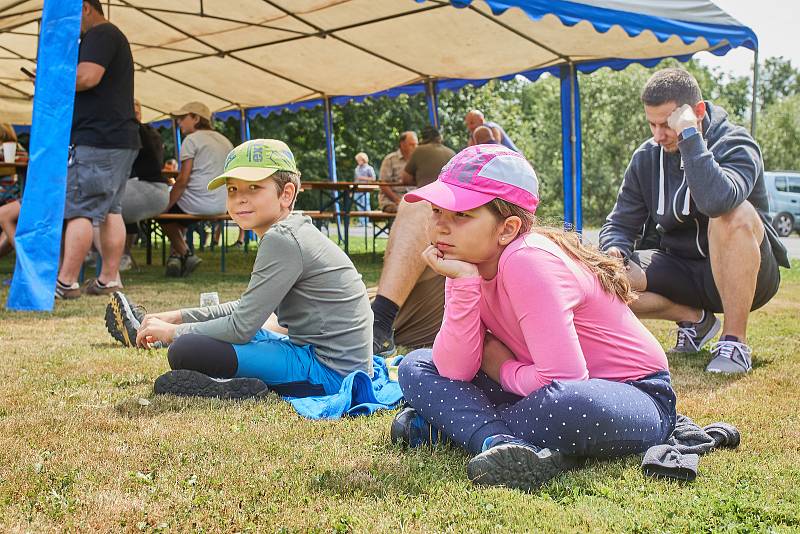 Skotské hry ve Strážově na Klatovsku. Soutěžilo se v individuálních těžkoatletických disciplínách, při nichž museli být soutěžící oblečeni do skotského kiltu. Soutěžící se utkali v hodu kládou, vrhu kamenem, hodu závažím či skotským kladivem.