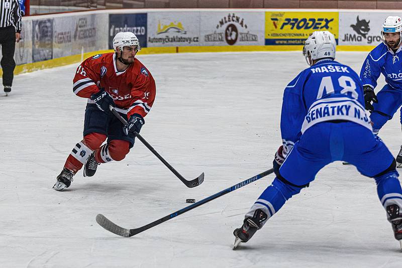 16. kolo západní konference 2. ligy: SHC Klatovy (na snímku hokejisté v červených dresech) - HC Benátky nad Jizerou 3:4.