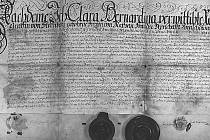 Listina, kterou v roce 1714 Clara Bernardina hraběnka von Sternberk osvobodila Hejnou od placení „opičného”.