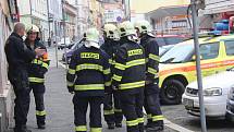 K popálenému muži vyjížděli v neděli 21. května dopoledne hasiči, záchranka i policie.