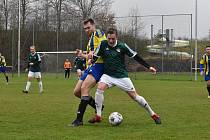 I. A třída Plzeňského kraje, 21. kolo: TJ Sokol Kralovice - TJ Sušice (na snímku fotbalisté v zelených dresech) 1:1 (1:0).