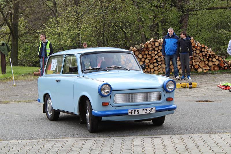 Sraz AMK Trabant Plzeň k 50. výročí klubu, jízda zručnosti v Běšinech