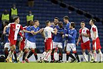 Šarvátka v zápase Rangers - Slavia Praha.