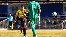 14. kolo I. B třídy: FK Horažďovice (žlutí) vs. Chanovice 3:2.