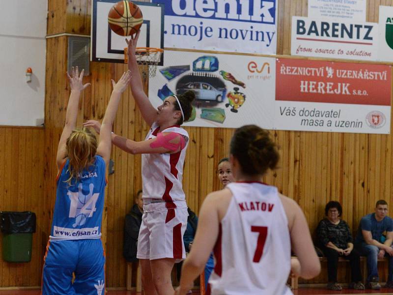 Liga junioreK. BK Klatovy (v bílém) - DBaK 62:47.