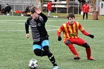 Zimní příprava: FK Junior Strakonice - FK Horažďovice (tmavé dresy) - starší dorost Junioru vyhrál 5:2, v zápase sedmnáctek byly úspěšnější Horažďovice (5:1).