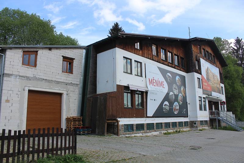 Hotel Enzian, který je určen k demolici.