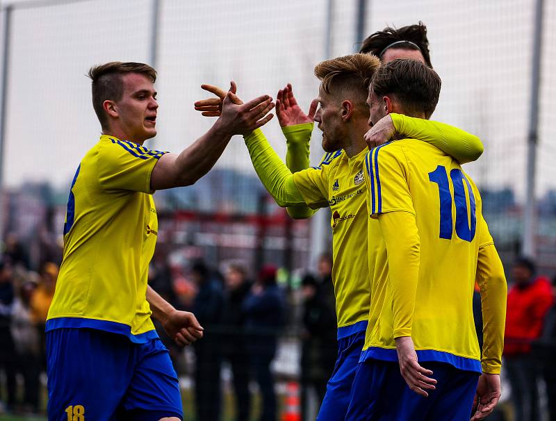 FORTUNA divize A (17. kolo): SK Petřín Plzeň - SENCO Doubravka (žlutí) 0:3.