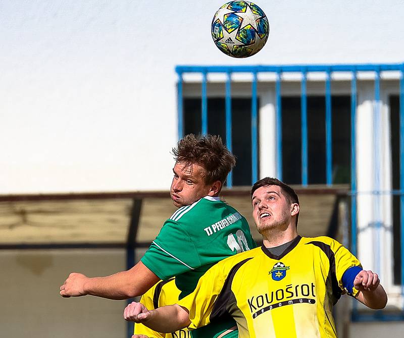 14. kolo I. B třídy: FK Horažďovice (žlutí) vs. Chanovice 3:2.