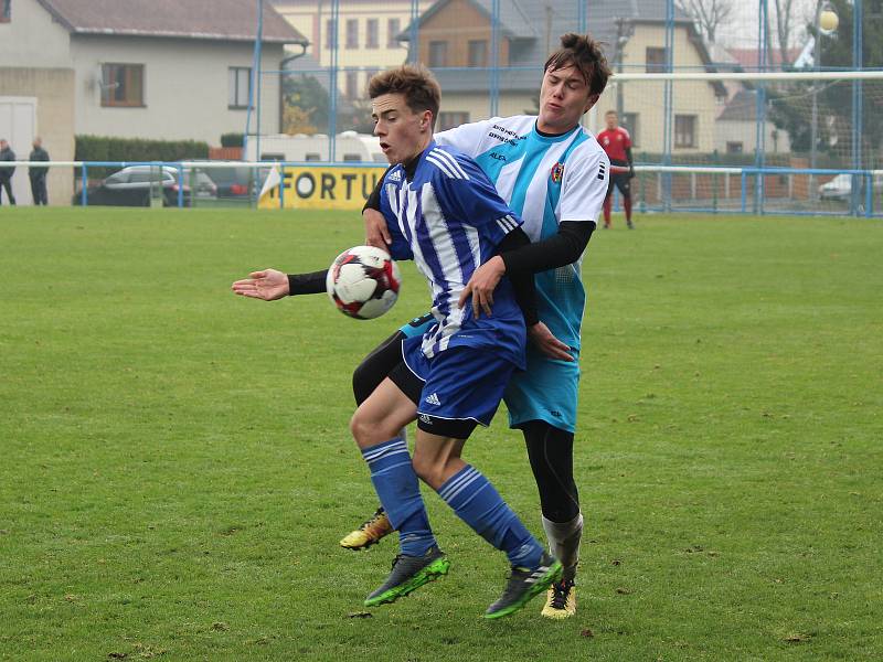 Krajský přebor staršího dorostu 2017/2018: Nýrsko (tmavě modré dresy) - Město Touškov 6:0