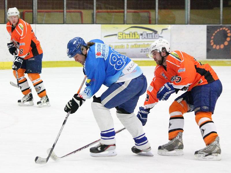 Šumavská liga amatérského hokeje: AHC Vačice (oranžové dresy) - HC 2009 Nýrsko 8:4 