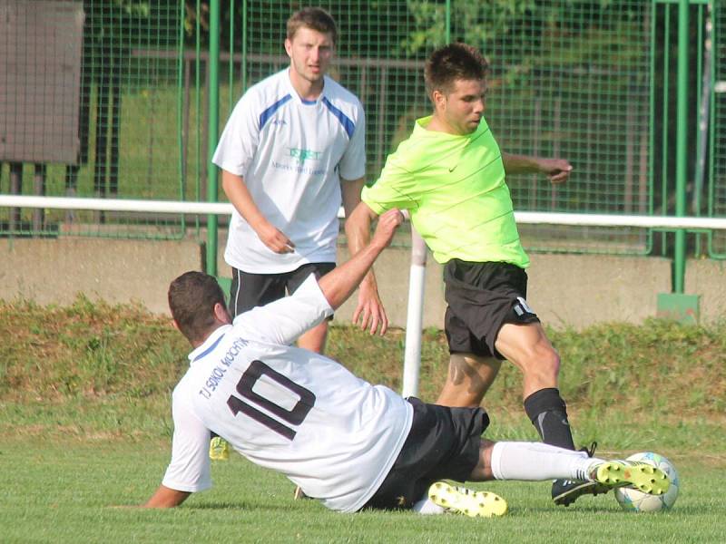 Příprava: Mochtín (v bílém) - Luby 2:3.