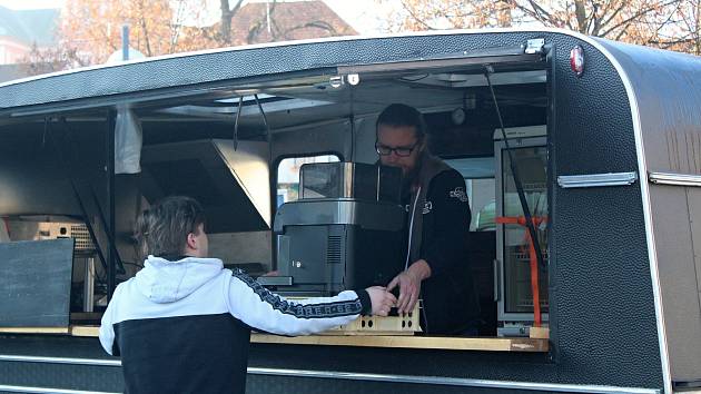 Jaroslav Peksa s Food Truckem v Přešticích.