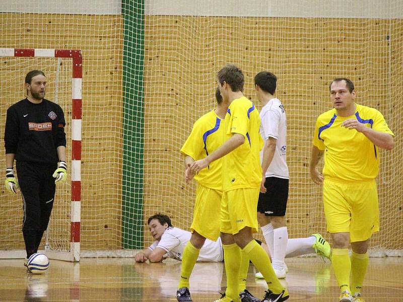 Celostátní liga ve futsalu Trivel Klatovy (ž) - Sádek 2:2.