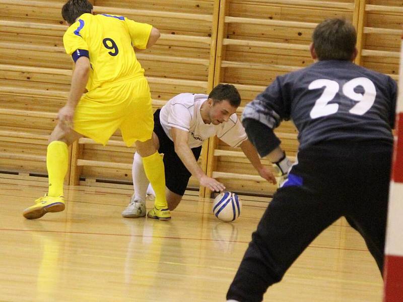 Celostátní liga ve futsalu Trivel Klatovy (ž) - Sádek 2:2.