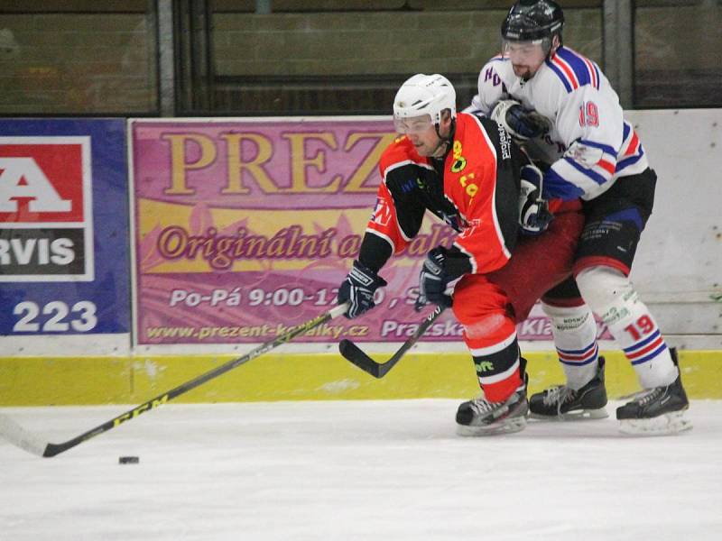 Přebor Strakonicka 2016/2017: TJ Start Luby (černé dresy) - HC Horažďovice 2:9