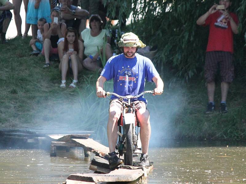 Přejezd lávky v Bolešinech 2016