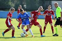 Česká divize žen, skupina C, 2. kolo: SK Klatovy 1898 (na snímku fotbalistky v červených dresech) - FC Táborsko 2:1.