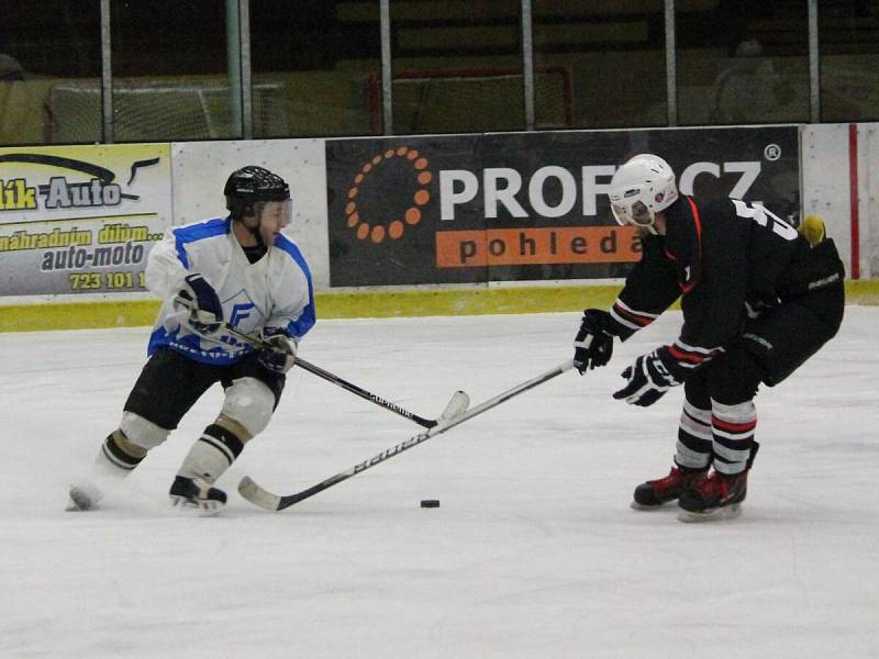 Klatovská hobby liga 2016/2017: AHC Gladiators (černé dresy) - HC Poběžovice 5:1