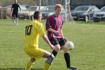 IV. třída: Neznašovy (ve žlutém) - Měčín B 0:2.