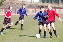 V  prvním  jarním  utkání krajské soutěže žáků Klatovy B porazily  5:0 hosty z Kašperských Hor.