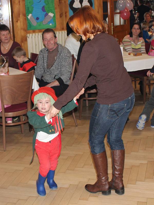 Karneval ZŠ a MŠ Sušice v sušické Sokolovně.