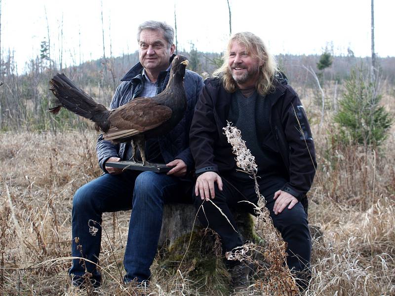 Ředitelé národních parků Šumava a Bavorský les Pavel Hubený a Franz Leibl (vlevo) představili výsledky výzkumu populace tetřeva.