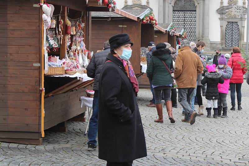 Vánoční trhy v Klatovech s Klatovským klášterním bazarem.