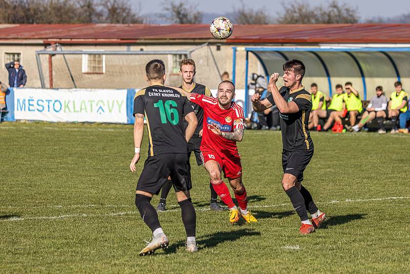 FORTUNA divize A (18. kolo): SK Klatovy 1898 (na snímku fotbalisté v červených dresech) - FK Slavoj Český Krumlov 0:2 (0:1).