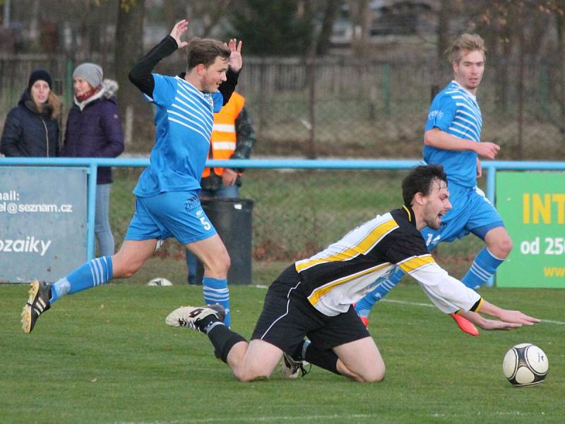 1. B třída: Strážov - Měčín (modré dresy) 1:2