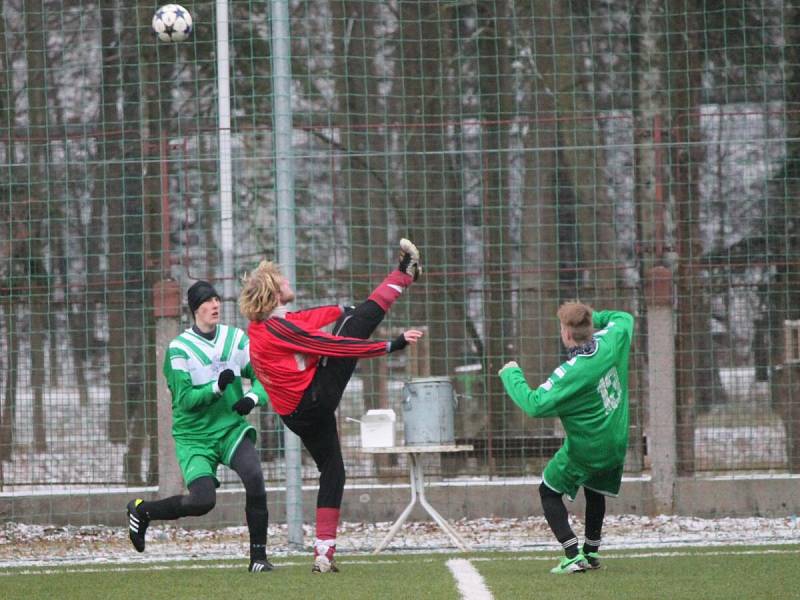 Zimní turnaj v Sušici: Mochtín (v červeném) - Strážov 3:0.