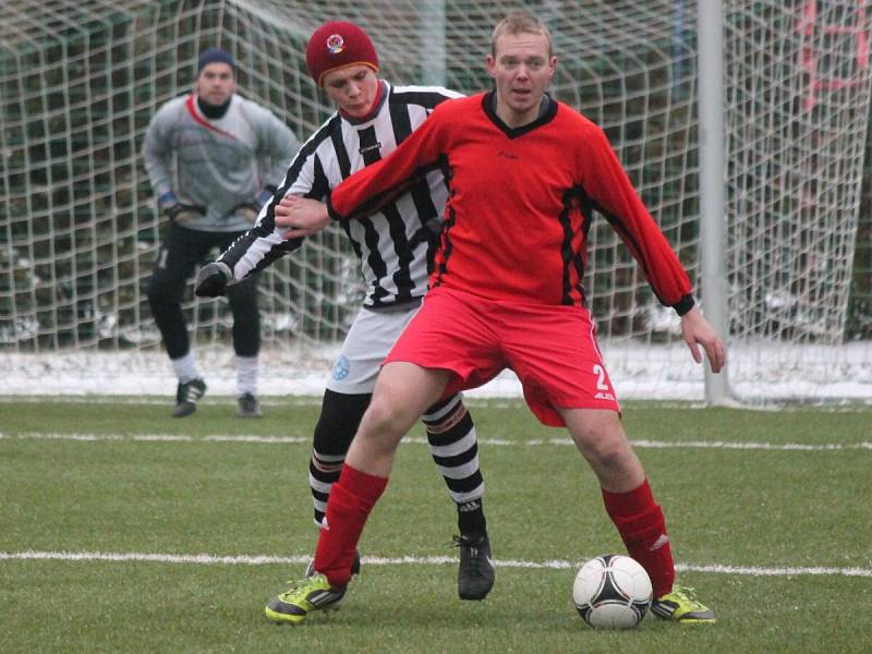 Zimní turnaj v Sušici: Nýrsko (v pruhovaném) - Luby 2:0.