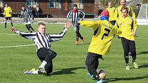 Fotbalisté TJ Sokol Mochtín (na archivním snímku hráči ve žlutých dresech) smetli ve víkendovém zápase 8. kola krajské I. A třídy TJ Start Luby vysoko 6:0.