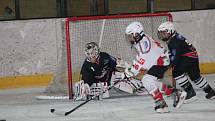 Žákovská liga, mladší žáci: HC Klatovy (v bílém) - HC Rakovník 16:0.