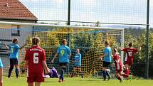 Na podzim fotbalistky SK Klatovy 1898 (červené dresy) porazily Borovany (modré dresy) 7:2. A uspěly i v nedělní odvetě, tentokrát 9:1.