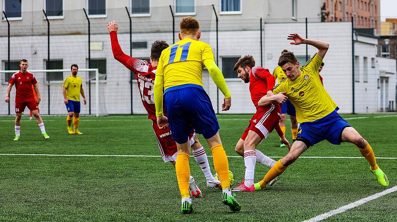 FORTUNA divize A (17. kolo): SK Petřín Plzeň - SENCO Doubravka (žlutí) 0:3.