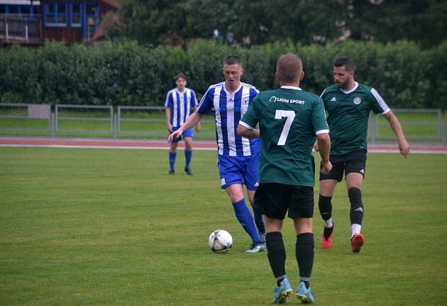 Sušice (hráči v zeleném) padl 0:6.