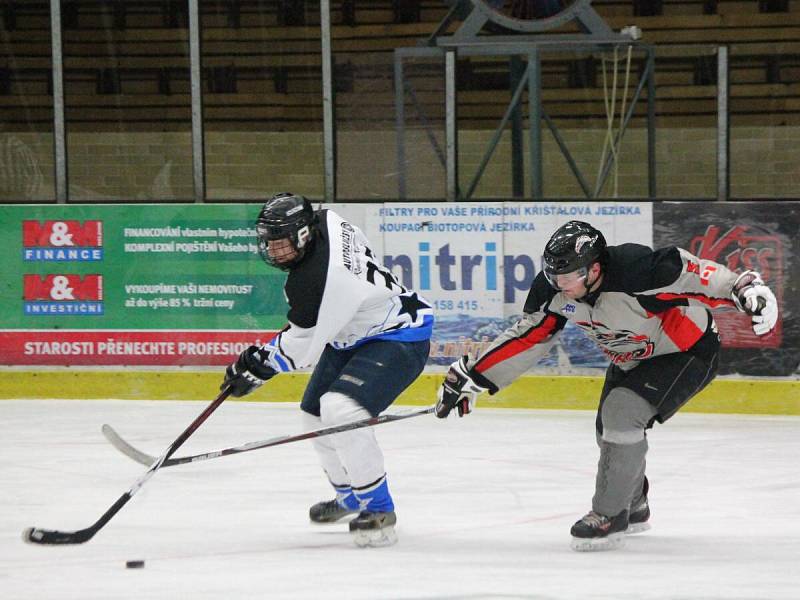 Šumavská liga amatérského hokeje: HC Vizi Auto (šedé dresy) - HC AutoKempf 1:3